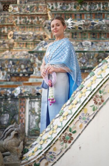 Thai Costume Rental, Hairstyling & Photography at Wat Arun