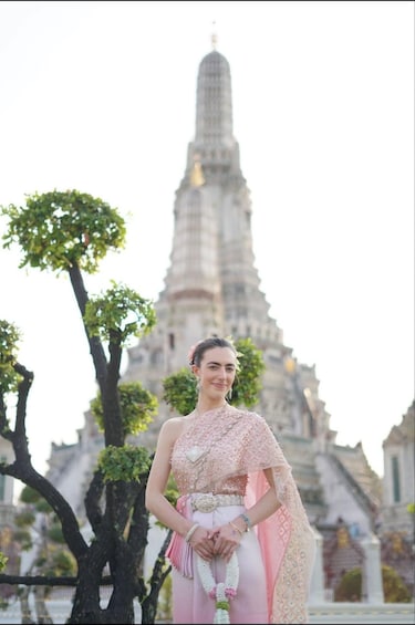 Thai Costume Rental, Hairstyling & Photography at Wat Arun