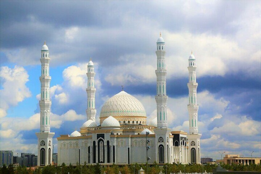 Astana Unveiled: A Cityscape Symphony Tour