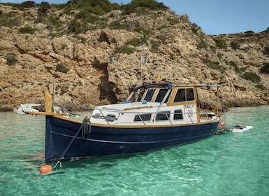 Ibiza: klassieke bootcharter voor een hele of halve dag