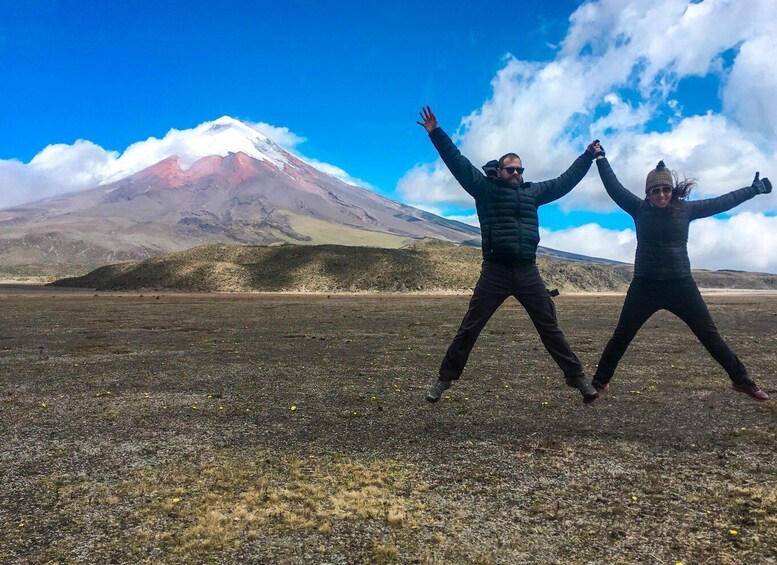 From Quito: Cotopaxi and Quilotoa 2-Day Trekking Tour