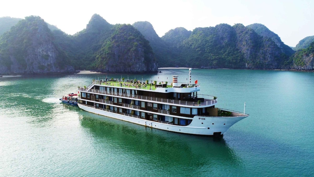 Ha Long Bay - Lan Ha Bay 2 Day 5 Star Cruise