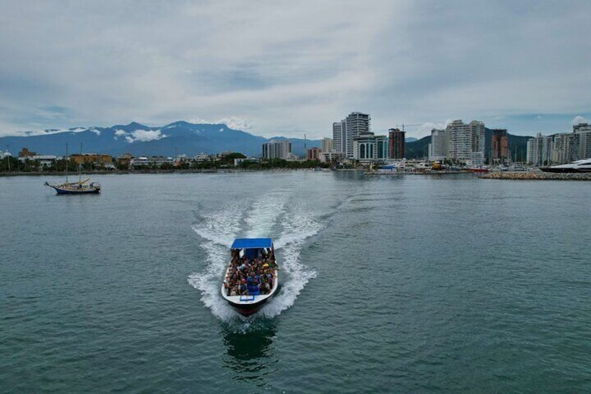 The Mamba leaves from Bahia de Santa Marta - Cabo San Juan.
Behind the Sierra Nevada.