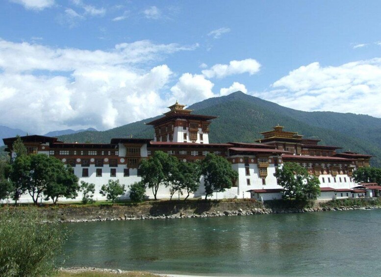 15 Day Cross Countries Tour of Bhutan, Sikkim & Dharjeeling