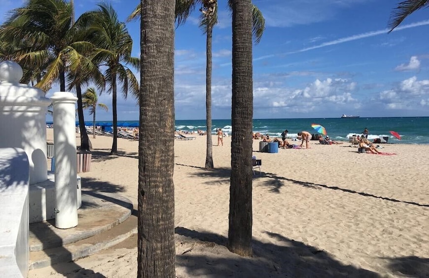 FORT LAUDERDALE BY LAND AND BY SEA TOUR