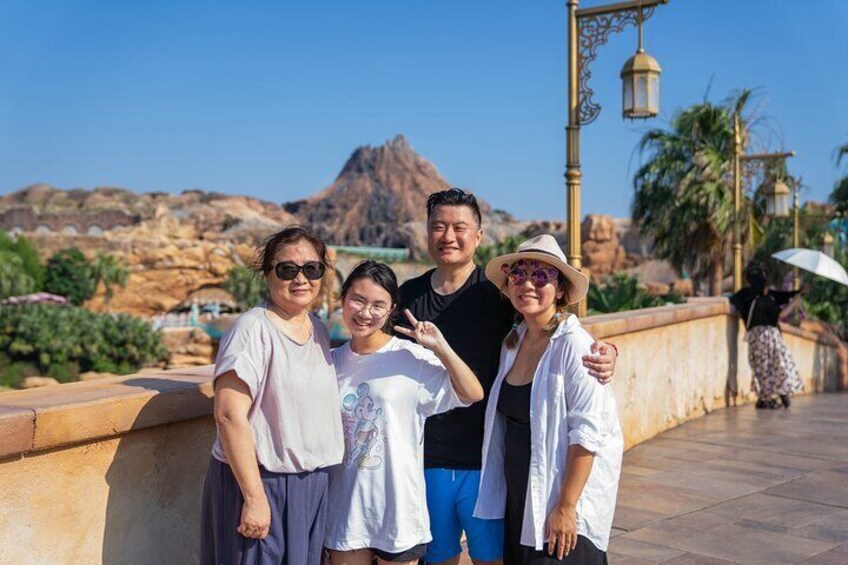 Full Day Private Guided Photographer and Driver in Tokyo Disney