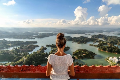 Medellín: tour privado de Guatapé con entradas al Peñol y paseo en barco