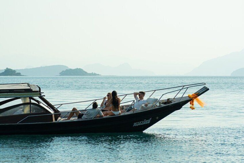 Private Pig Island & Koh Taen Luxury Longtail Tour