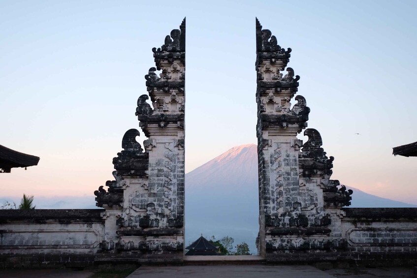 Picture 4 for Activity Lempuyang Gate of Heaven: Day Trip with a Photographer