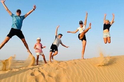 Abu Dhabi: Private Evening Desert Safari with BBQ and Live Shows