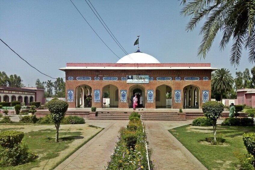 Private Guided and All-Inclusive Jhang City Tour
