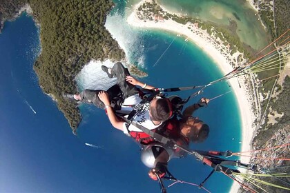 Fethiye: parapente en tándem en la Laguna Azul con fotos y vídeo