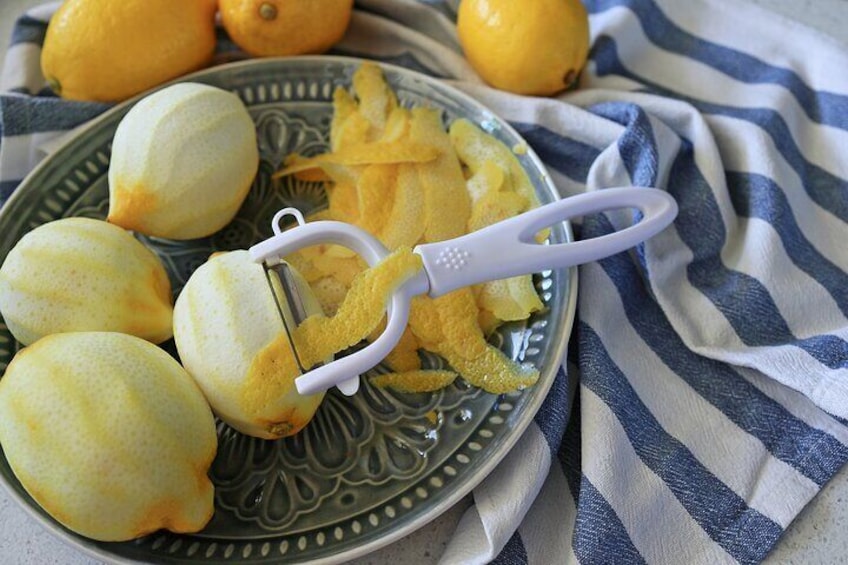 Learn how to make Amalfi limoncello