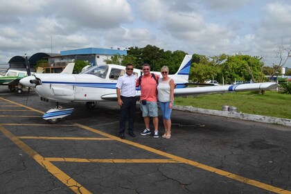 Manaus: Panorama-Flugzeugflug durch den Amazonas-Regenwald