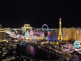 3.5 Hr Strip Tour: 5 Bar Stops with club entry & Photography