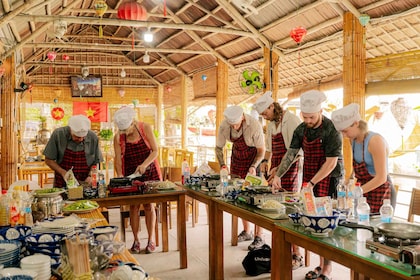 Hoi An:Visit Local Market,Coconut Boat Riding& Cooking Class