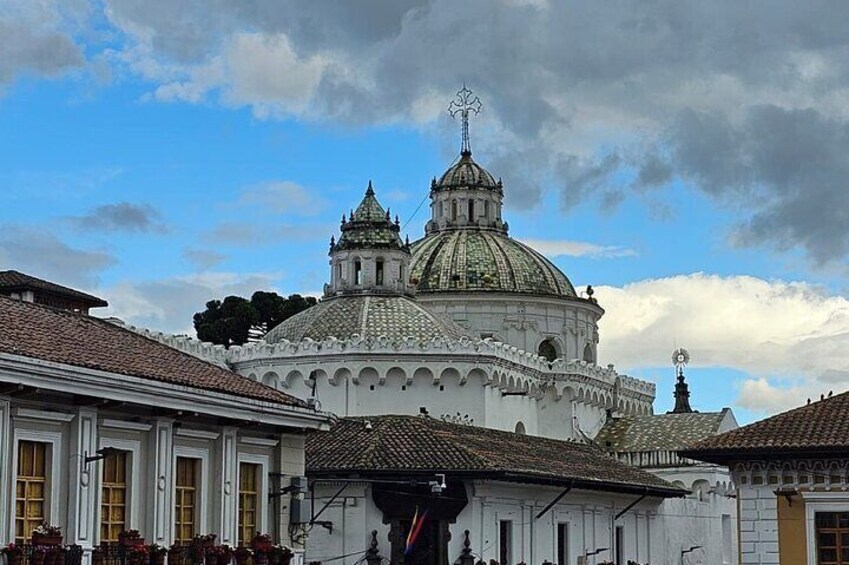 Quito Full Day Tour With Middle of the World and Cable Car
