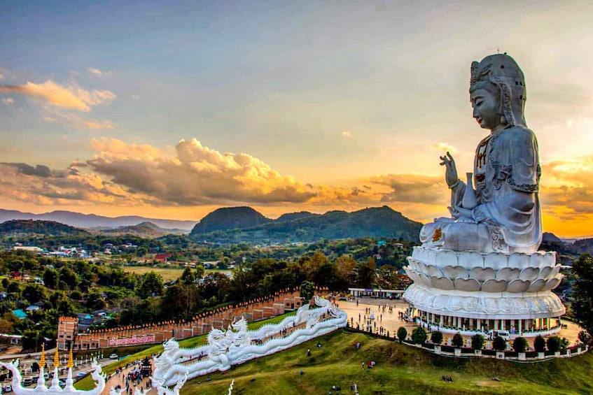 From Chiang Rai: The best of Chiang Rai with Spanish Guide