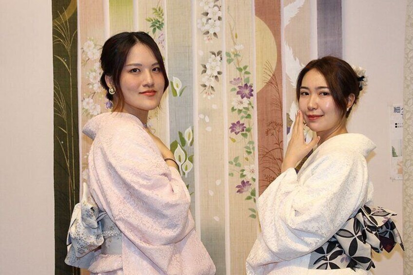 Popular lace kimonos can also be rented for the same price.