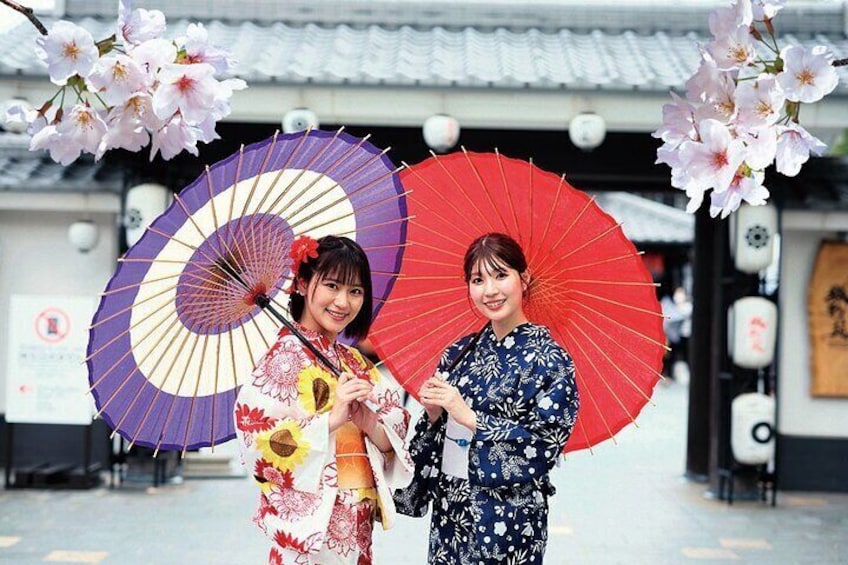 Our store is located in Josaien, a tourist facility located right next to Kumamoto Castle, the symbol of Kumamoto.