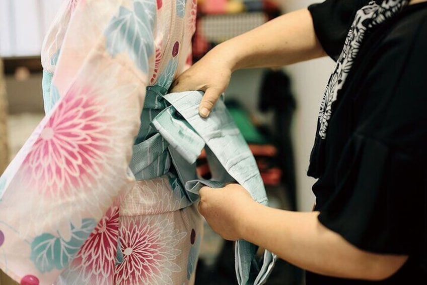 Our specialized staff will dress you quickly and carefully.
