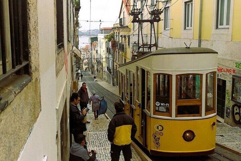 Full Day Private Guided Tour with Vehicle in Lisbon