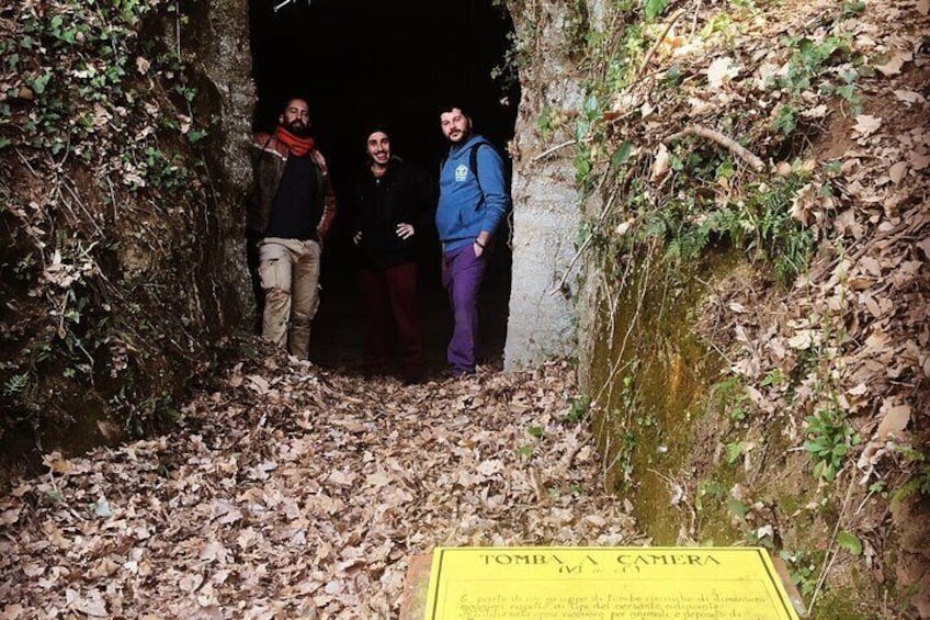  Tomb Hunting and Trekking Adventure in Sovana