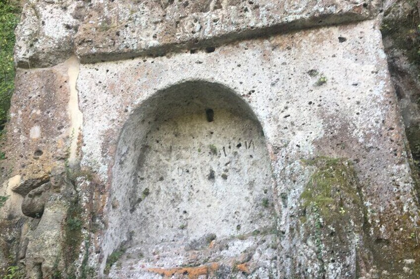 Tomb Hunting and Trekking Adventure in Sovana