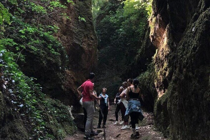  Tomb Hunting and Trekking Adventure in Sovana