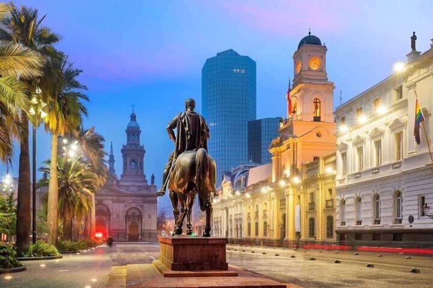Pedro de Valdivia´s statue in Plaza de Armas