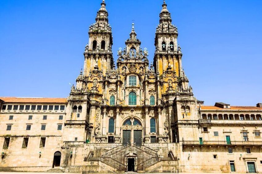 Private Day Tour to Santiago de Compostela and Lady of Fátima