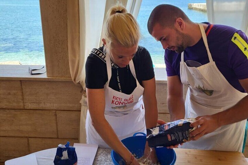 Learn how to make Sicilian traditional cannoli with sea view