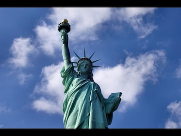 Boleto exprés a la Estatua de la Libertad: acceso previo al ferry
