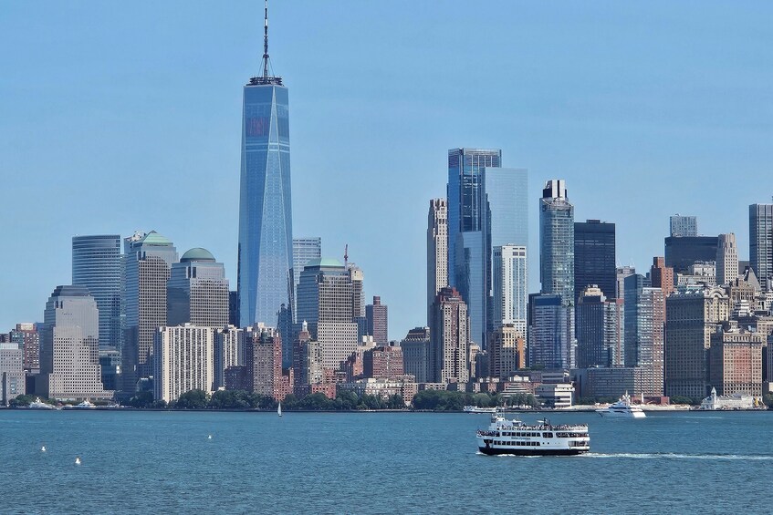 Statue of Liberty & Ellis Island Pre-Ferry Tour with Priority Boarding 