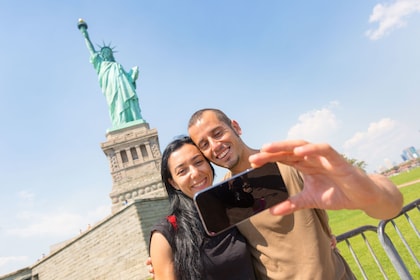 Statue of Liberty & Ellis Island Pre-Ferry Tour in English, French, Spanish