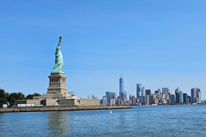 Statue of Liberty & Ellis Island Pre-Ferry Tour with Priority Boarding 