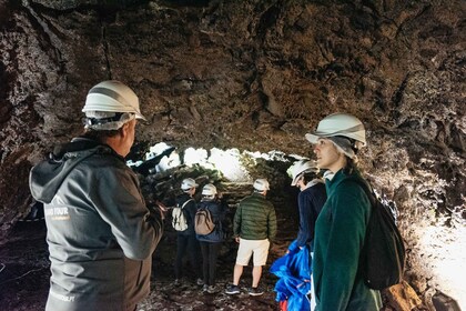 特塞拉岛：Algar do Carvão Lava Caves 之旅