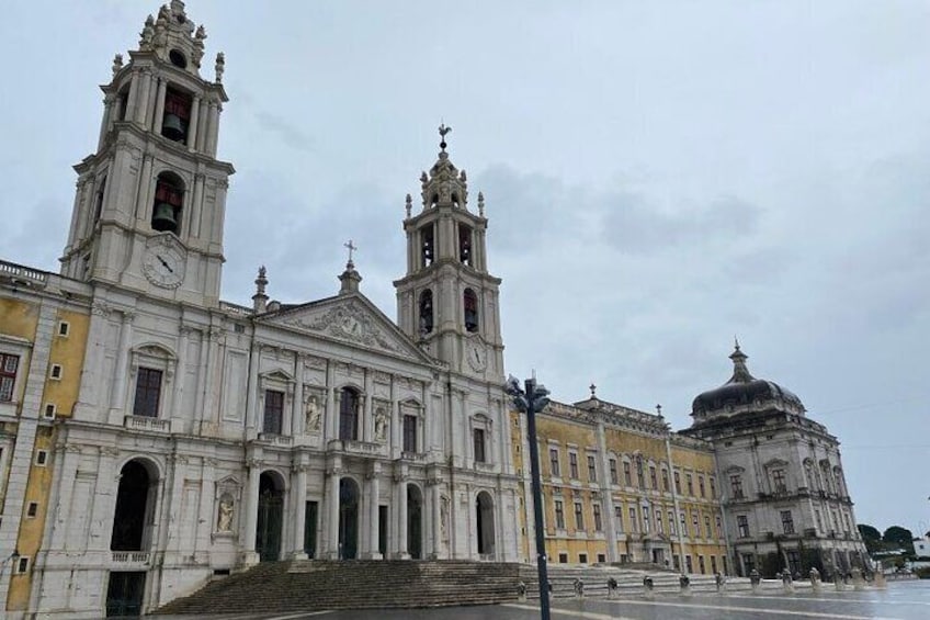 Mafra, Ericeira and Queluz Full-day Private Tour 
