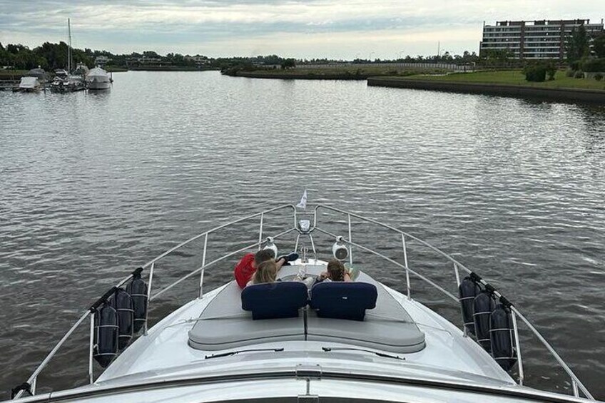 Private Navigation through the Delta River