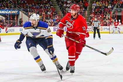 Juego de hockey sobre hielo de los Carolina Hurricanes en el PNC Arena