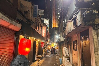 Guided Tour of Izakaya with Food and Drinks