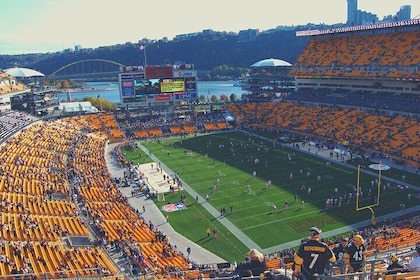 Partido de fútbol de los Pittsburgh Steelers en el Acrisure Stadium