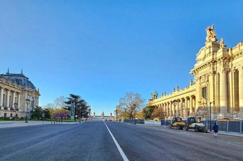 Paris Without People - Sunrise Bike Tour