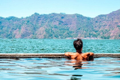 Bali : Randonnée au lever du soleil sur le mont Batur et source d'eau chaud...