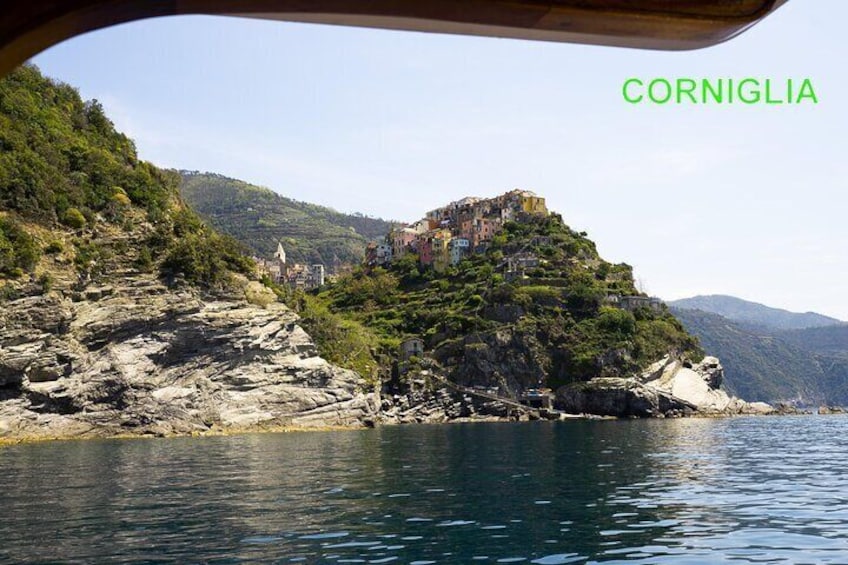 8 Hours Cinque Terre with Lunch on Boat in Spezia