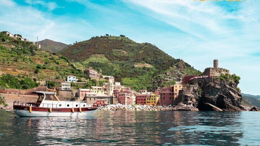 8 Hours Cinque Terre with Lunch on Boat in Spezia