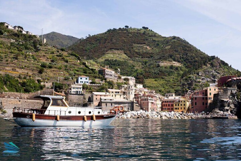 8 Hours Cinque Terre with Lunch on Boat in Spezia