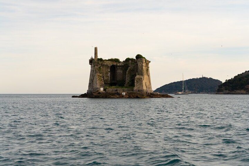 Tour of Apericena at Sunset and Dinner on Boat
