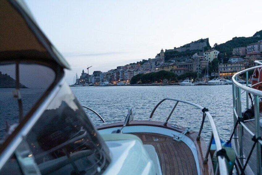 Tour of Apericena at Sunset and Dinner on Boat