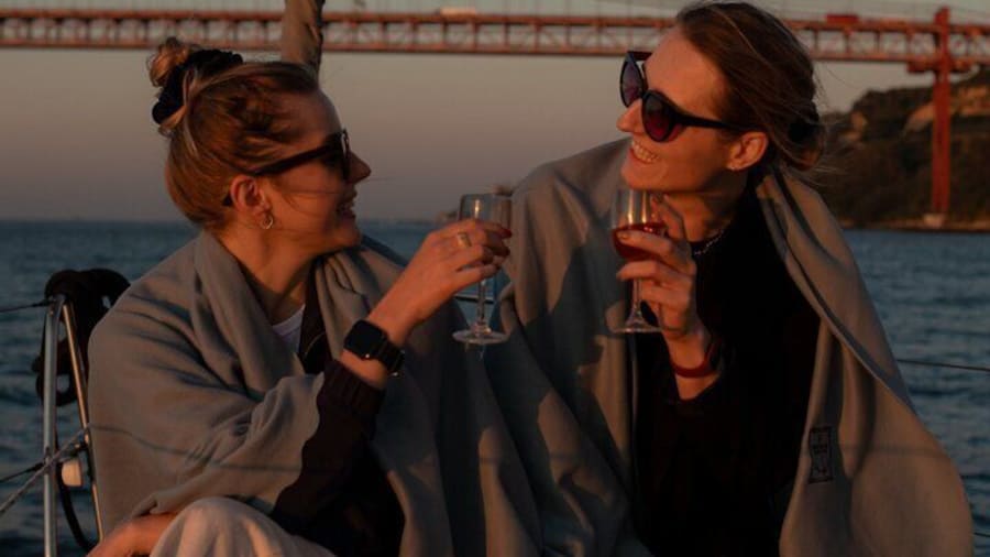 Lisboa: Excursão de Barco ao Pôr do Sol com Bebidas Incluídas